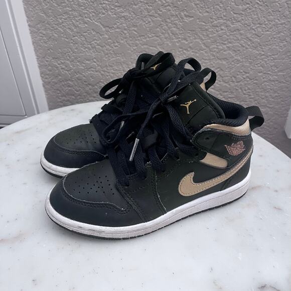 Nike Jordan AJ 1 Mid Boys' Grade School High Top Sneaker Black Gold Youth 12C - Picture 1 of 7